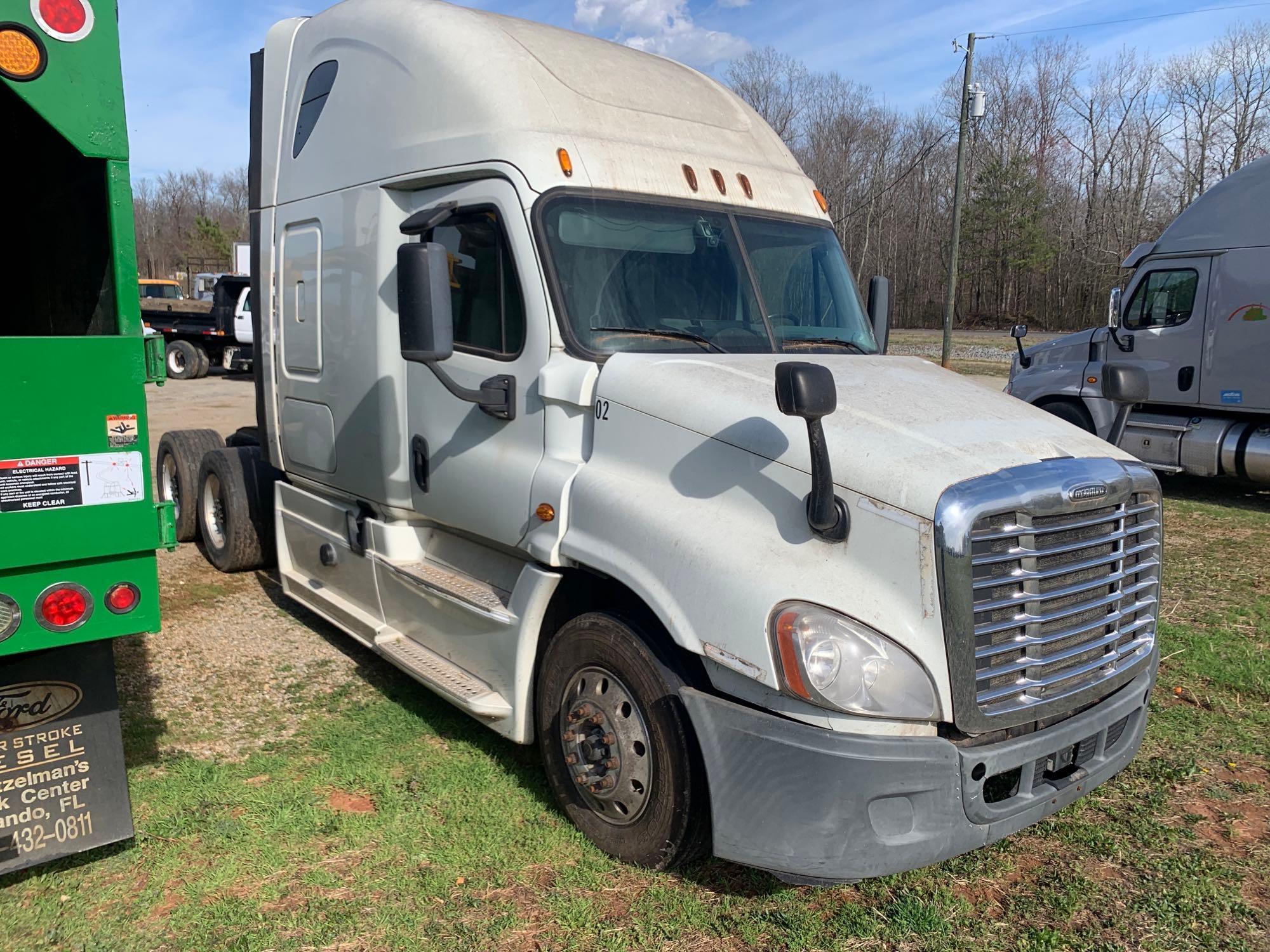 2015 FREIGHTLINER CASCADIA T/A SUPER SLEEPER TRUCK