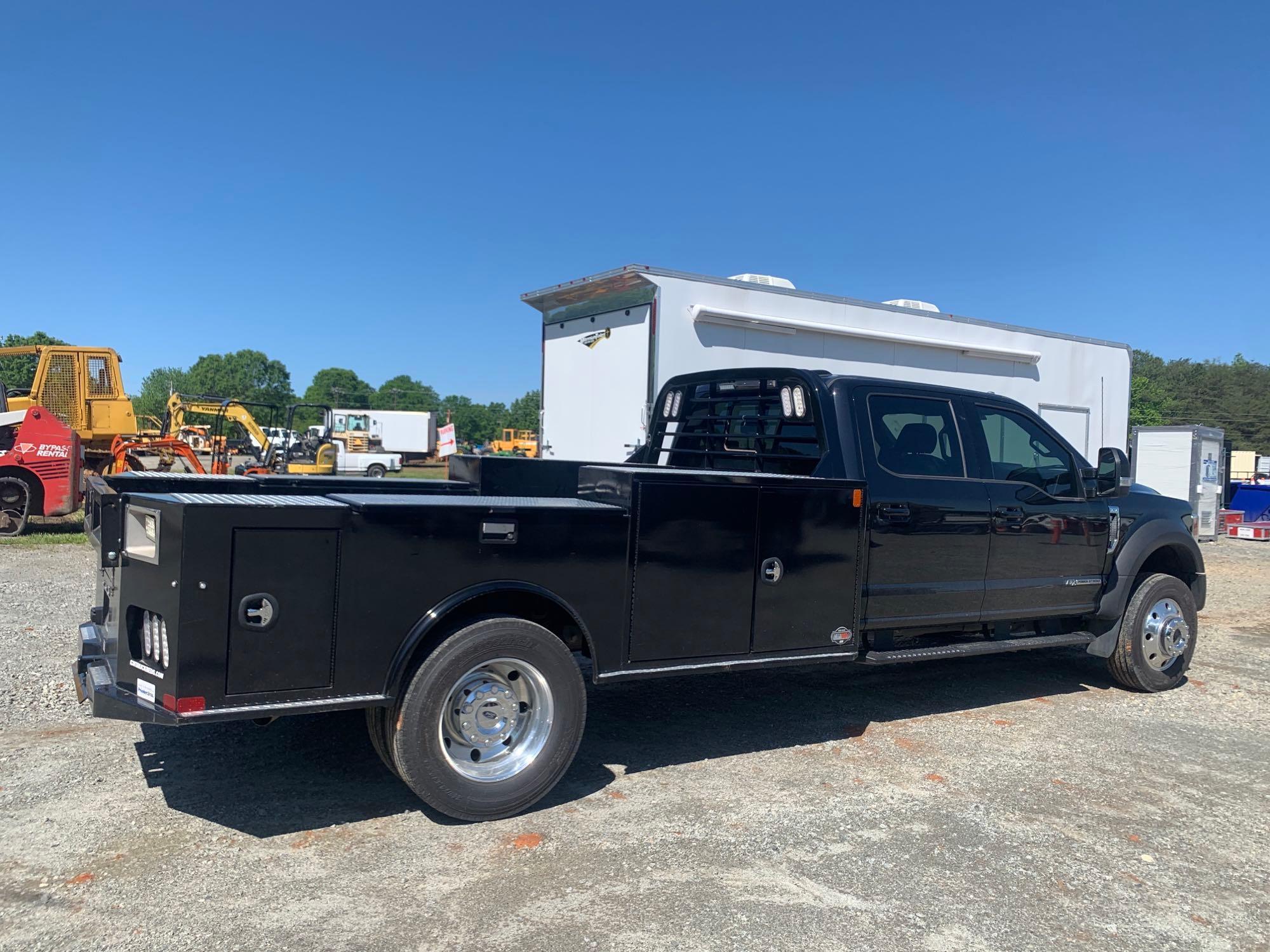 2022 FORD F550 LARIAT 4x4 CREW CAB SKIRT BODY FLATBED TRUCK