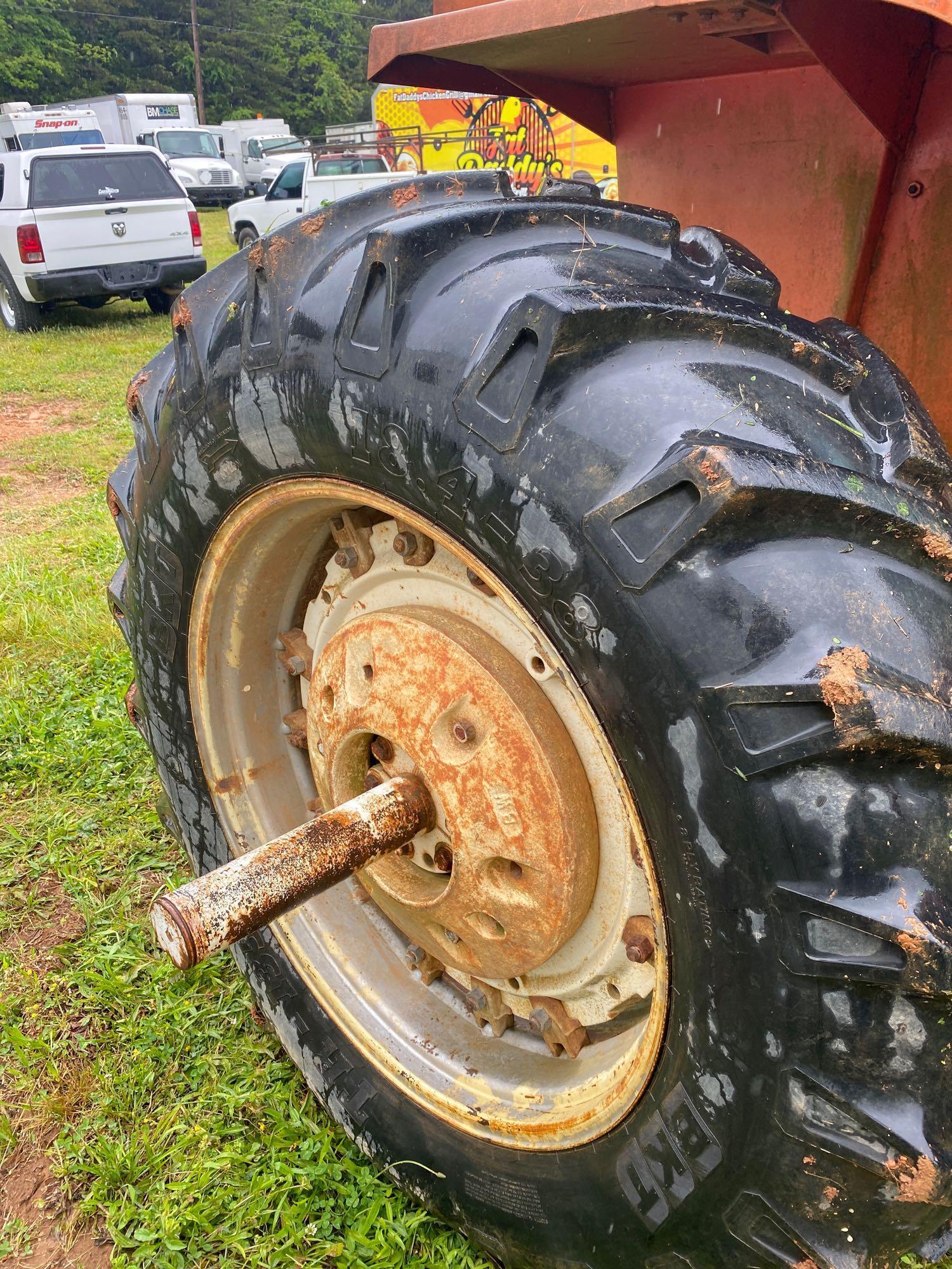 ALLIS-CHALMERS 8010 Enclosed Cab 2WD Farm Tractor