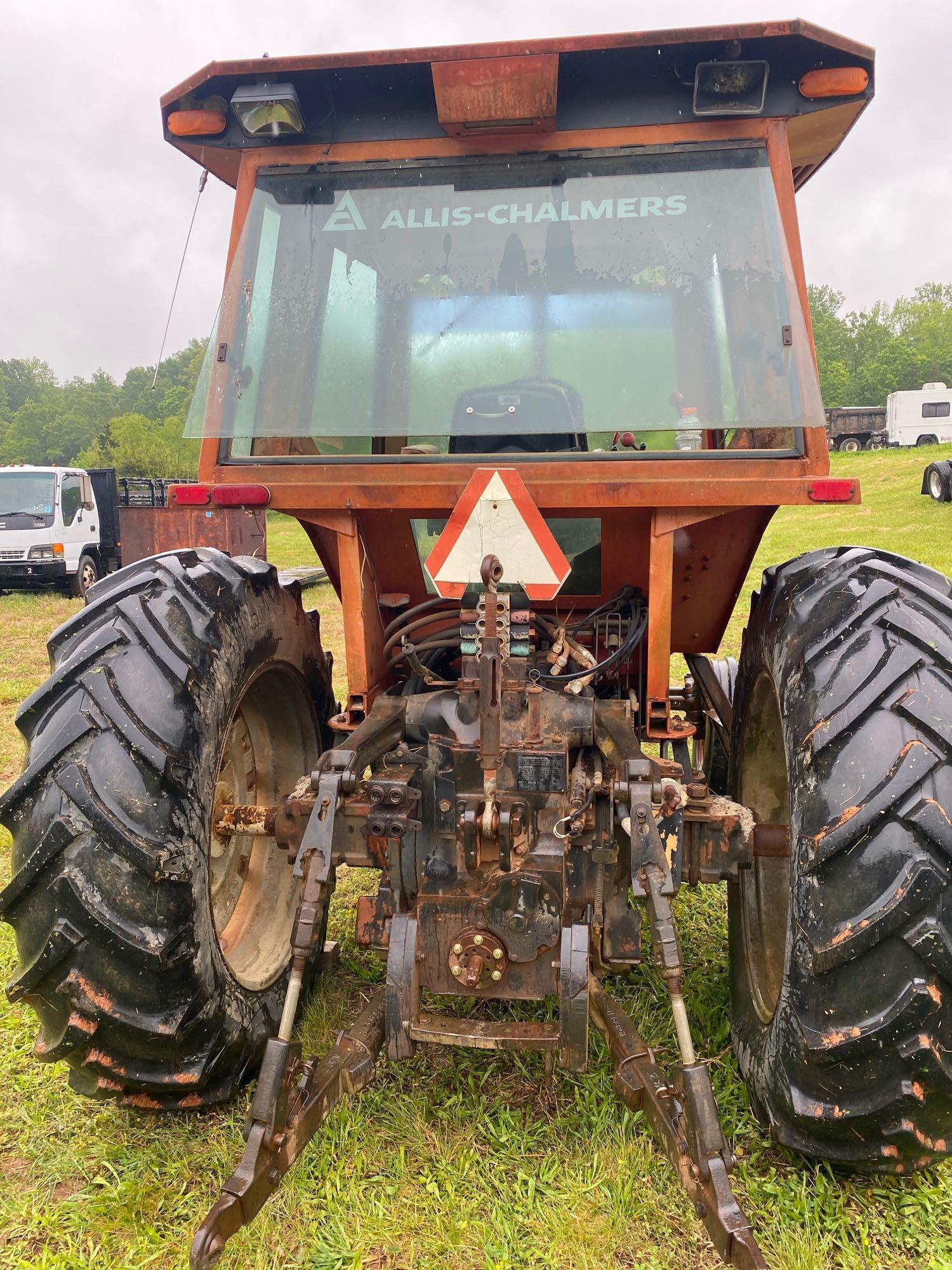 ALLIS-CHALMERS 8010 Enclosed Cab 2WD Farm Tractor