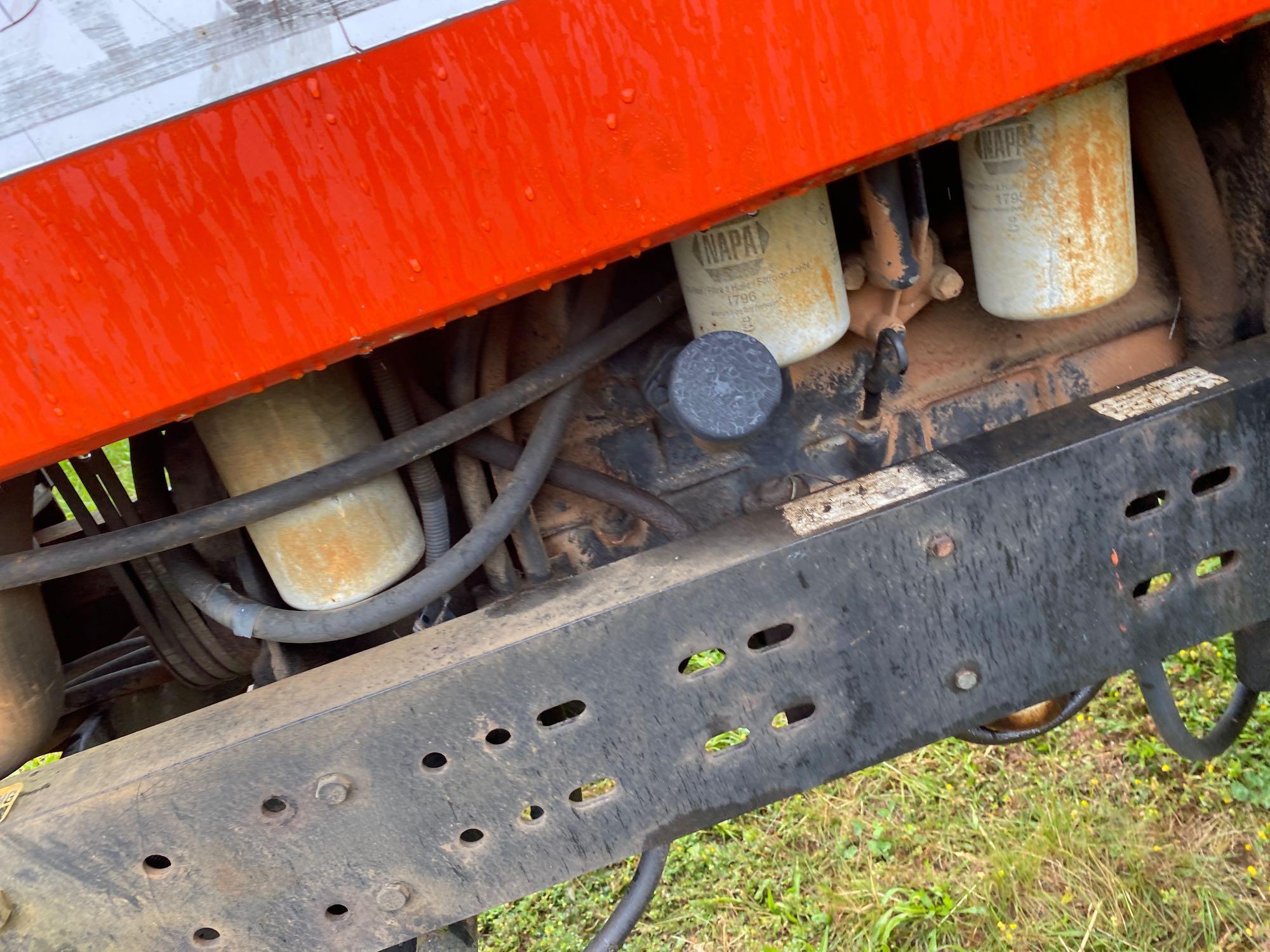 ALLIS-CHALMERS 8010 Enclosed Cab 2WD Farm Tractor