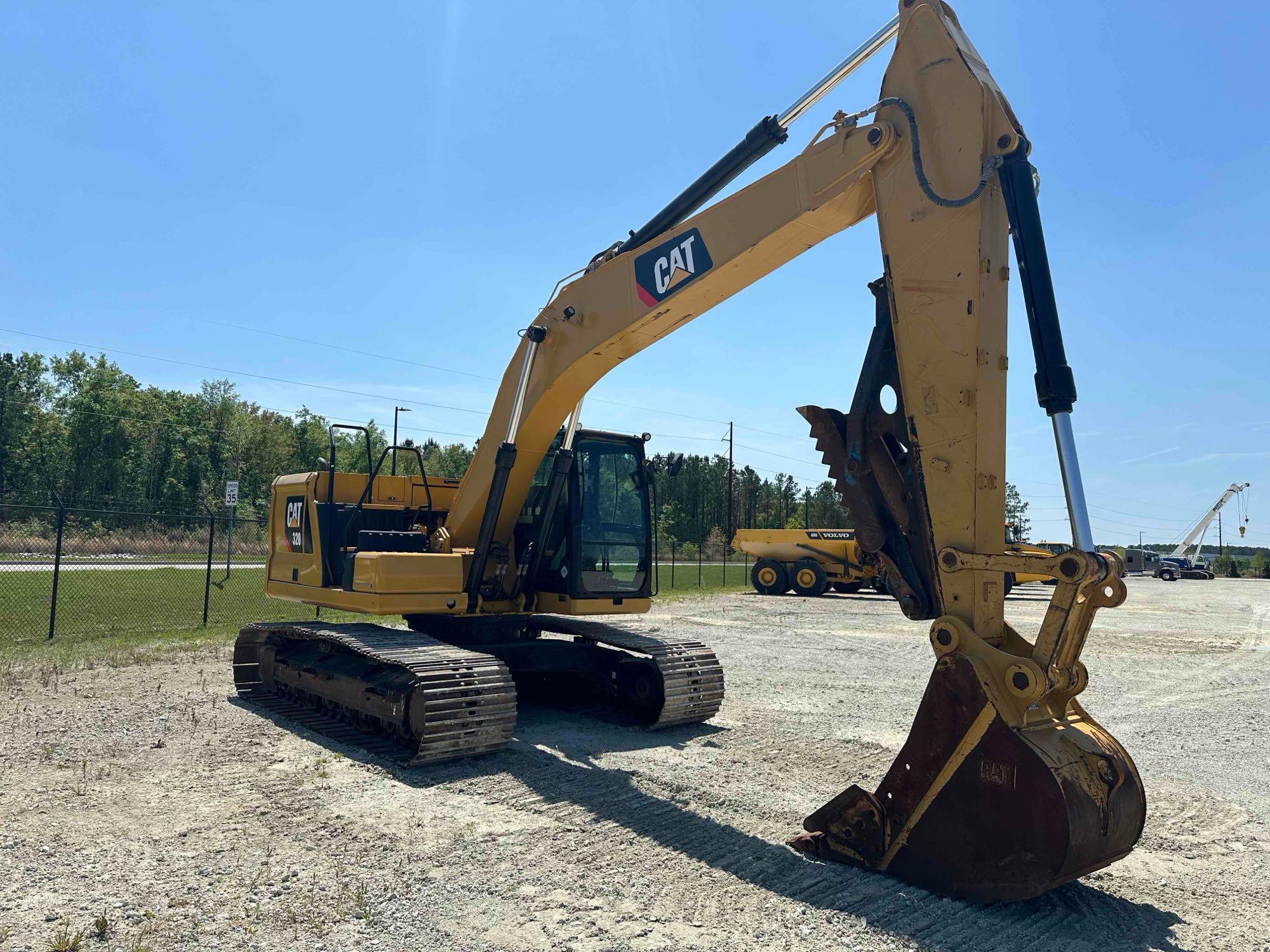 2019 CATERPILLAR 320 HYDRAULIC EXCAVATOR