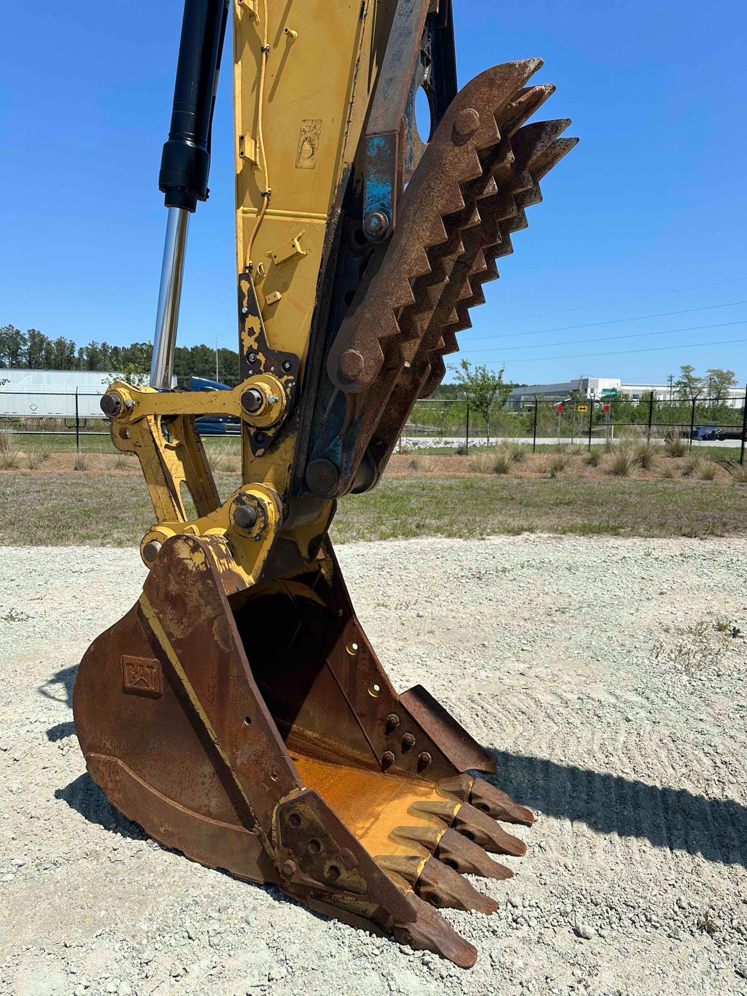 2019 CATERPILLAR 320 HYDRAULIC EXCAVATOR