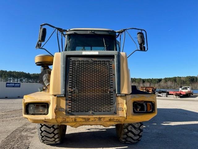 2004 JOHN DEERE 250D 6X6 ARTICULATED DUMP TRUCK