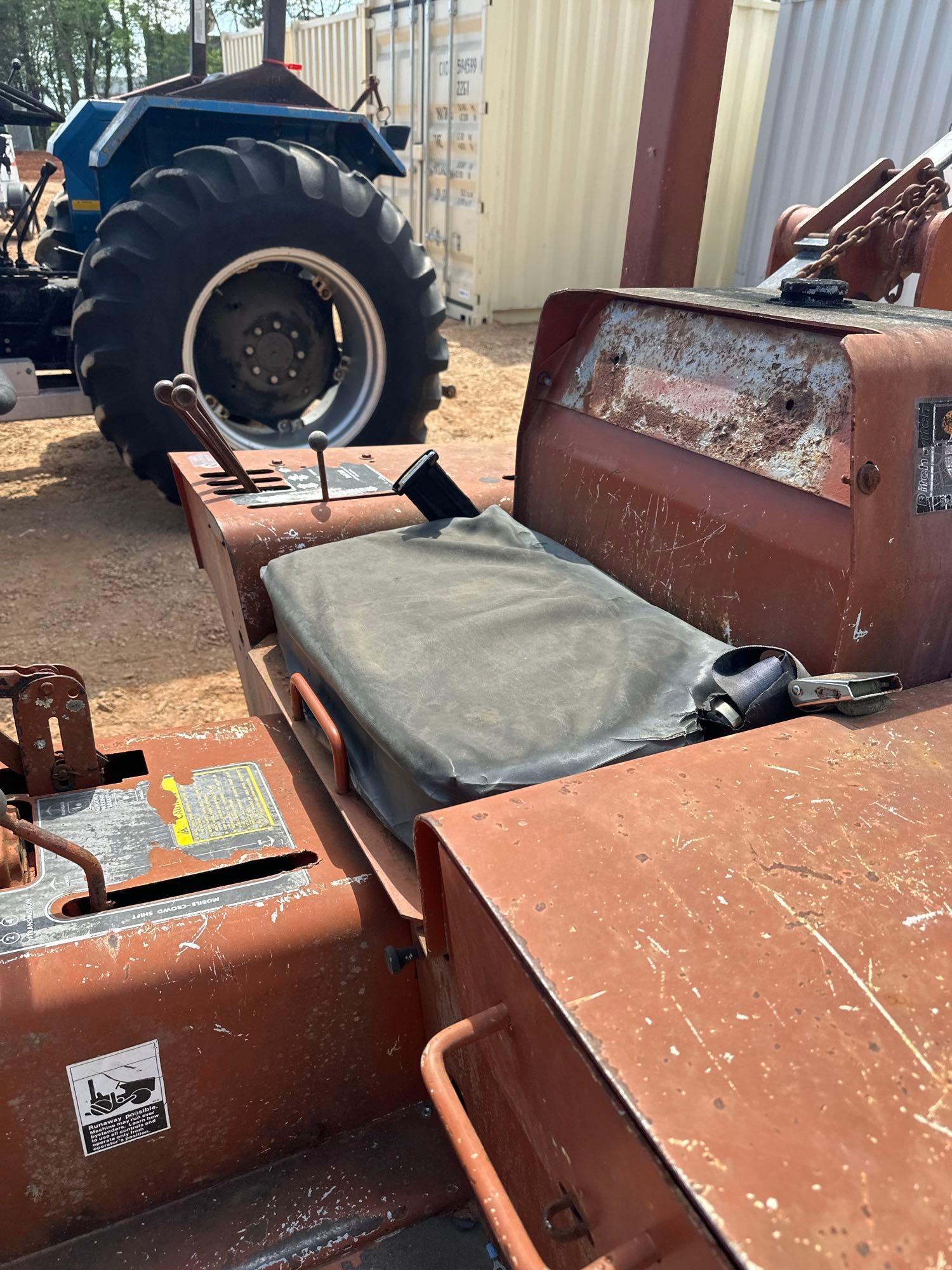 DITCH WITCH R40 4x4 RIDE ON TRENCHER