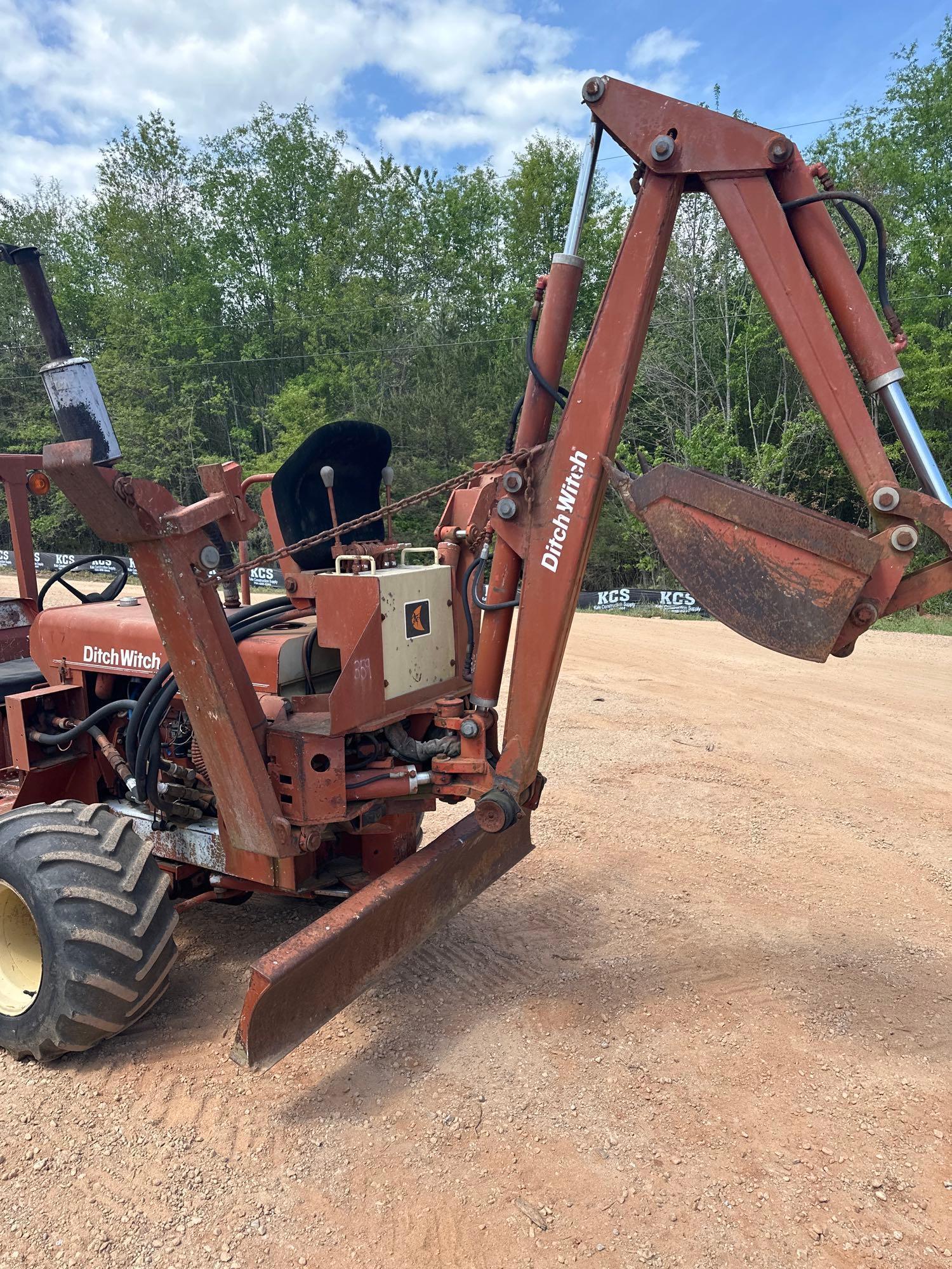 DITCH WITCH R40 4x4 RIDE ON TRENCHER