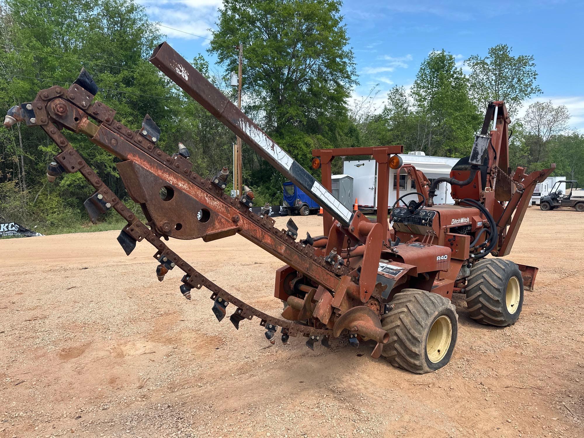 DITCH WITCH R40 4x4 RIDE ON TRENCHER