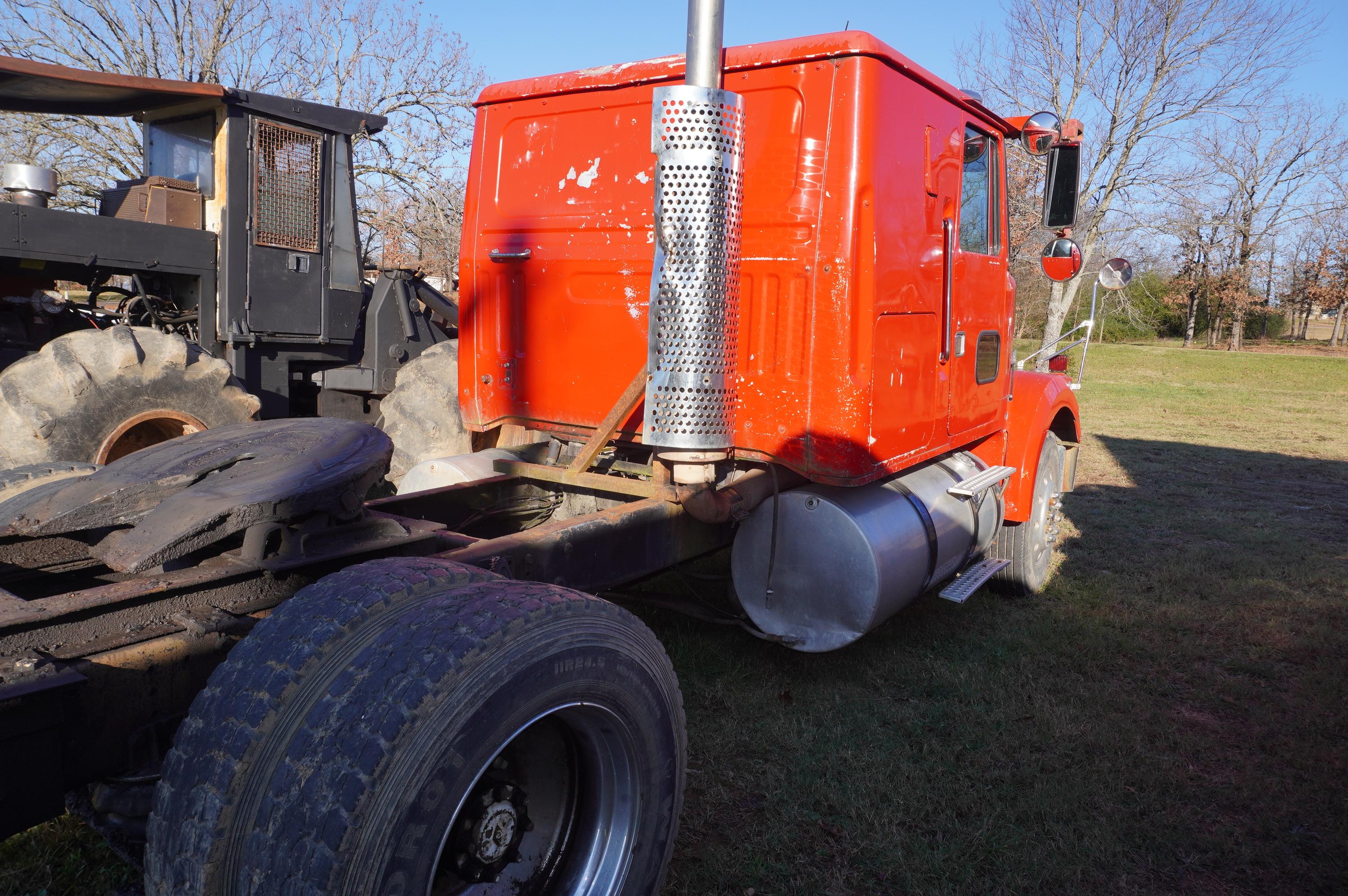 1986 Volvo Single Wheel Semi-Truck