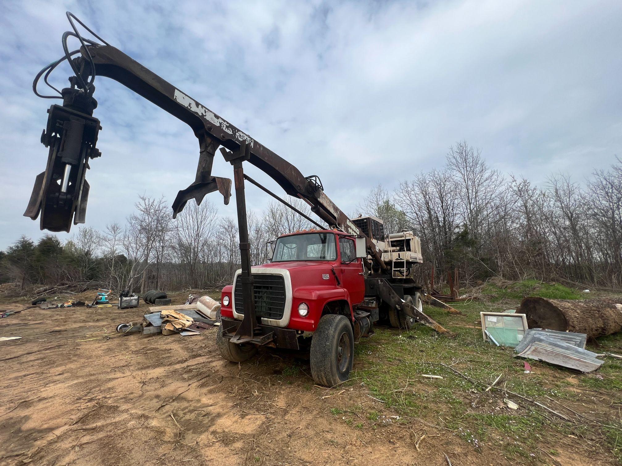 1975 Ford 8000 w/ Bark 170B