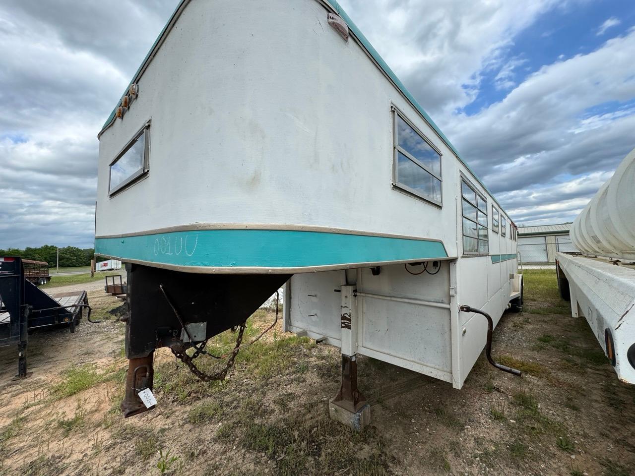 3 SLANT HORSE TRAILER W/ SLEEPING QUARTERS