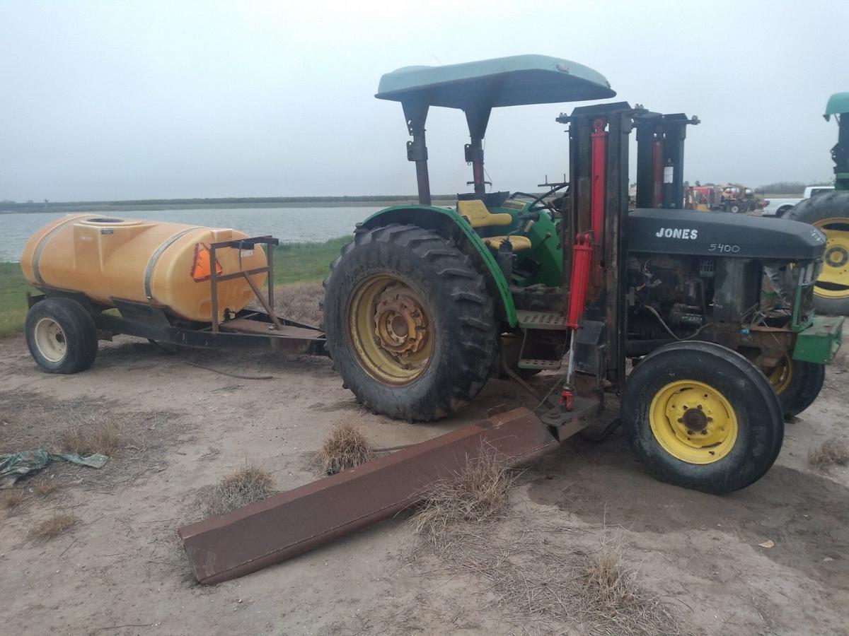 5400 JOHN DEERE TRACTOR/BOOM SPRAYER