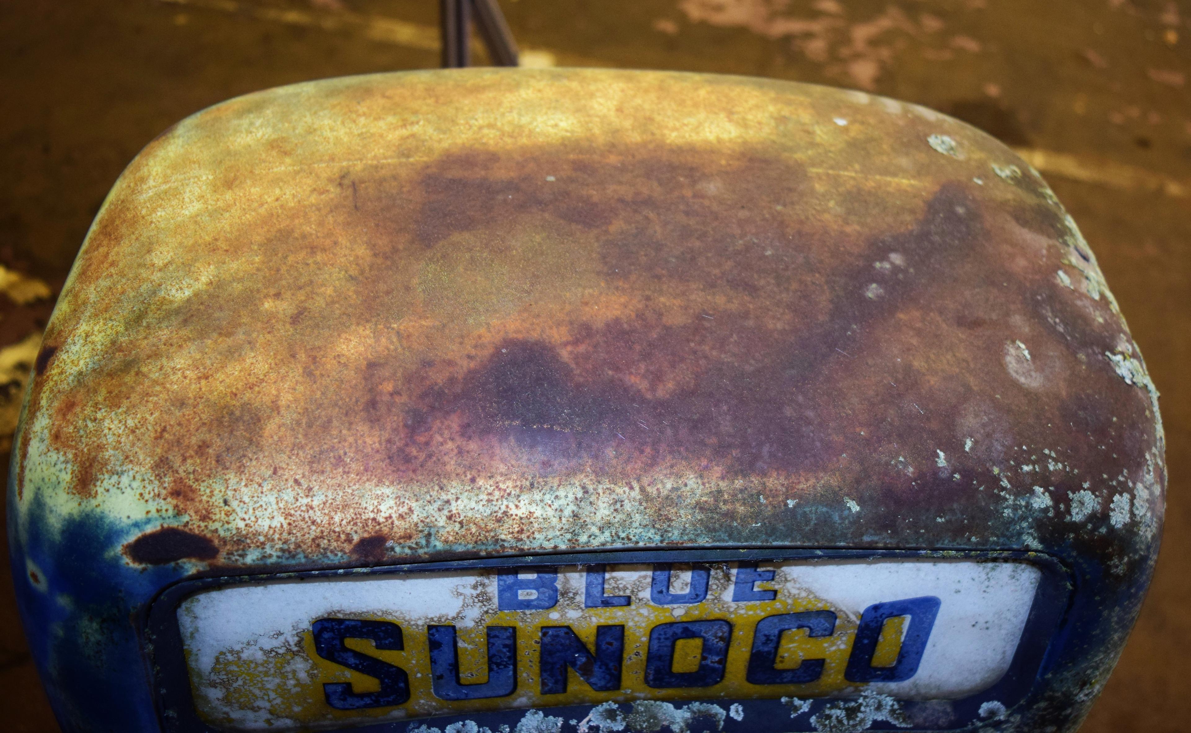 1940's  Blue Sunoco 200 Gas Pump