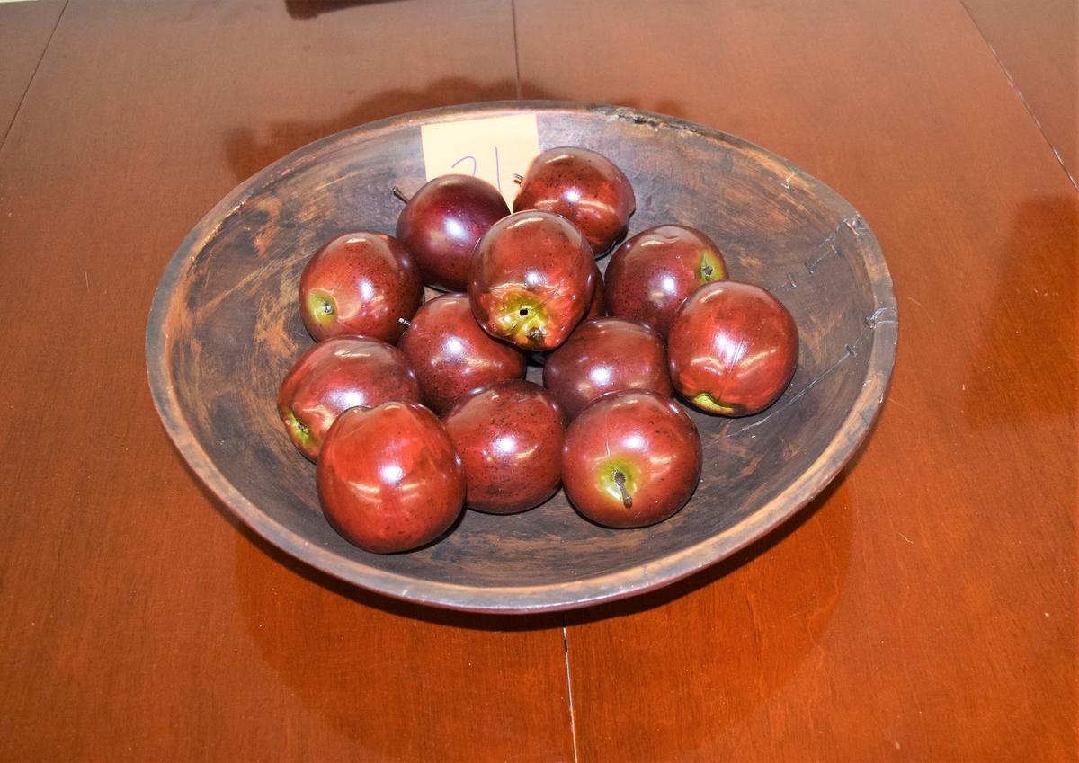 Decorative bowl of apples