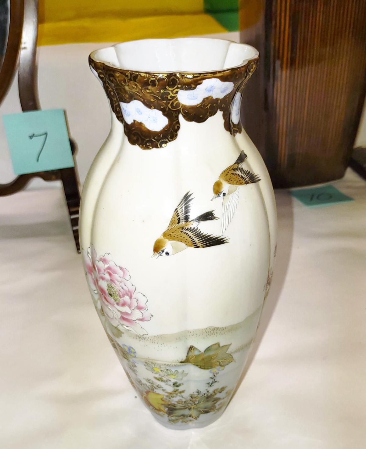 BEAUTIFUL 12" UNMARKED HAND PAINTED ORIENTAL VASE