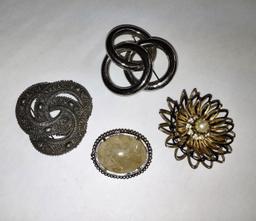 VINTAGE BROOCHES