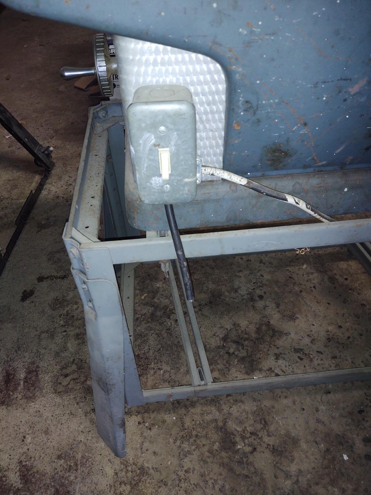 CRAFTSMAN TABLE SAW, WIRE CUT (NEEDS RE-WIRED) - PICK UP ONLY