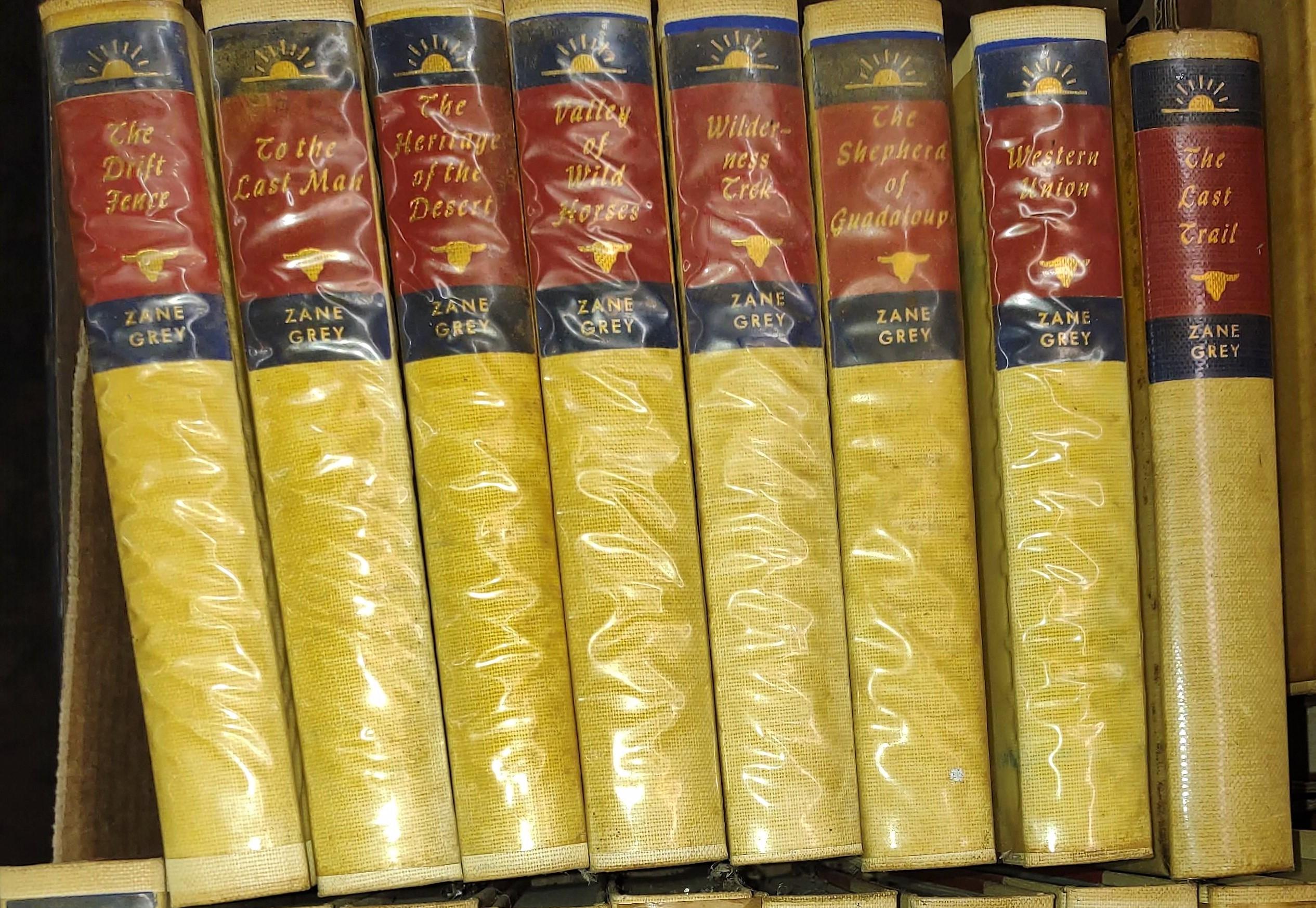 LARGE COLLECTION OF VINTAGE ZANE GREY BOOKS