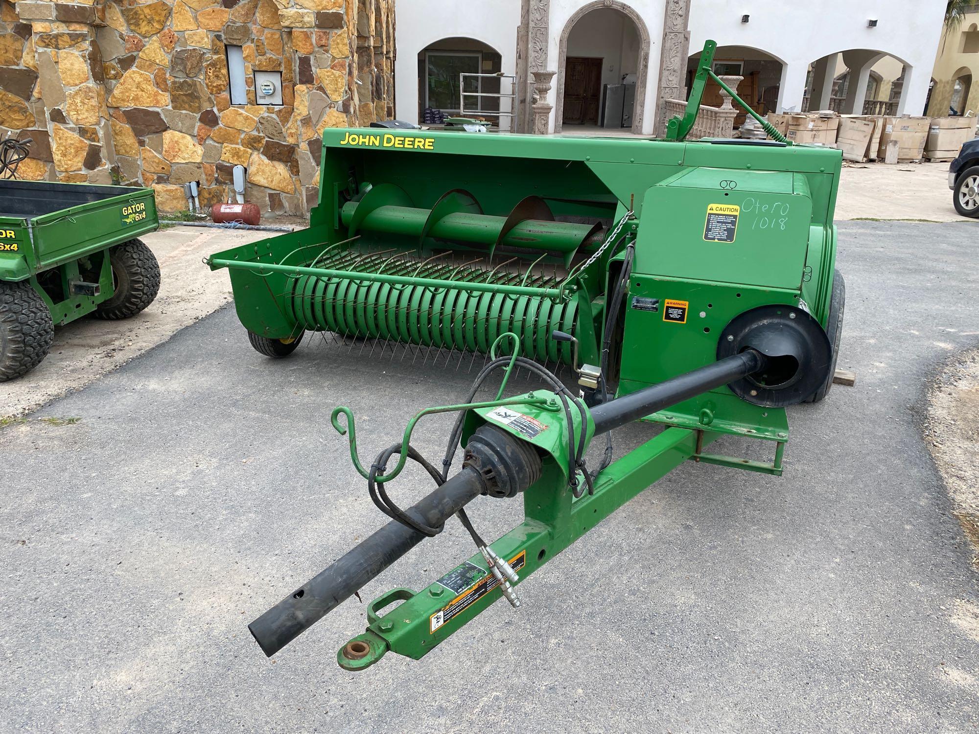 John Deere 348 Square Baler