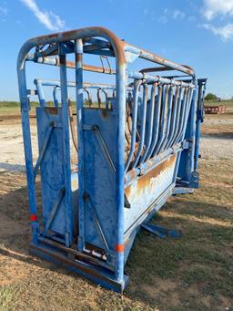 7 1/2' Priefert...Squeeze Chute... in great shape...
