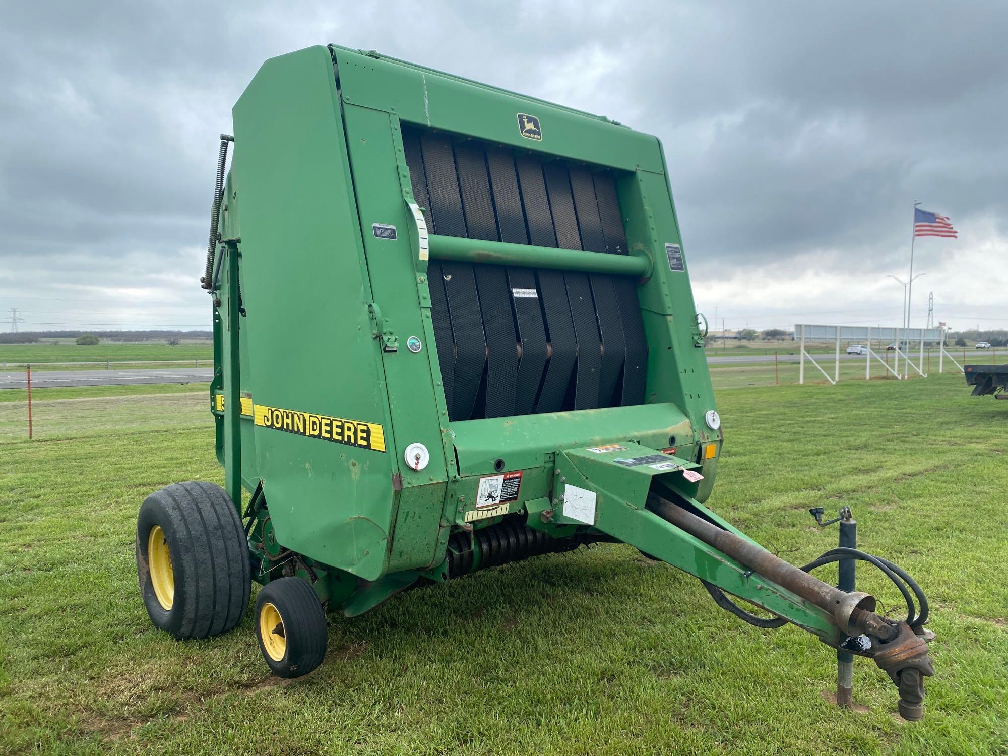 JOHN DEERE 566 ROUND BALER 15022 BALES ON IT HAS THE MONITOR MONITOR HAS BEEN REDONE BY AG EXPRESS