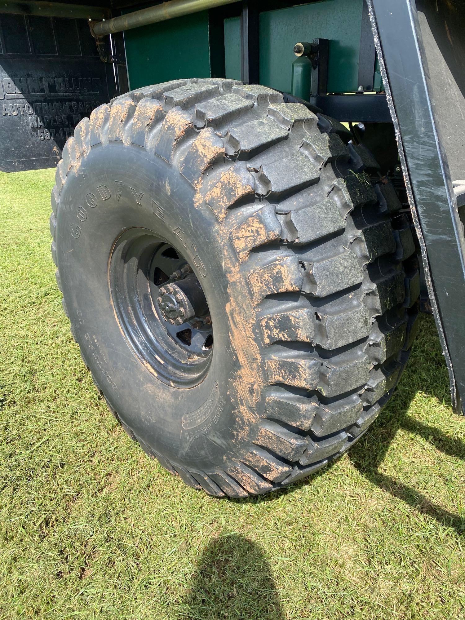 SWAMP BUGGY NEW ONLY USED 4 TIMES 8000 LB WINCH 6 CYLINDER MOTOR 4X4 WILL GO INTO 4-4.5 IN WATER OUT