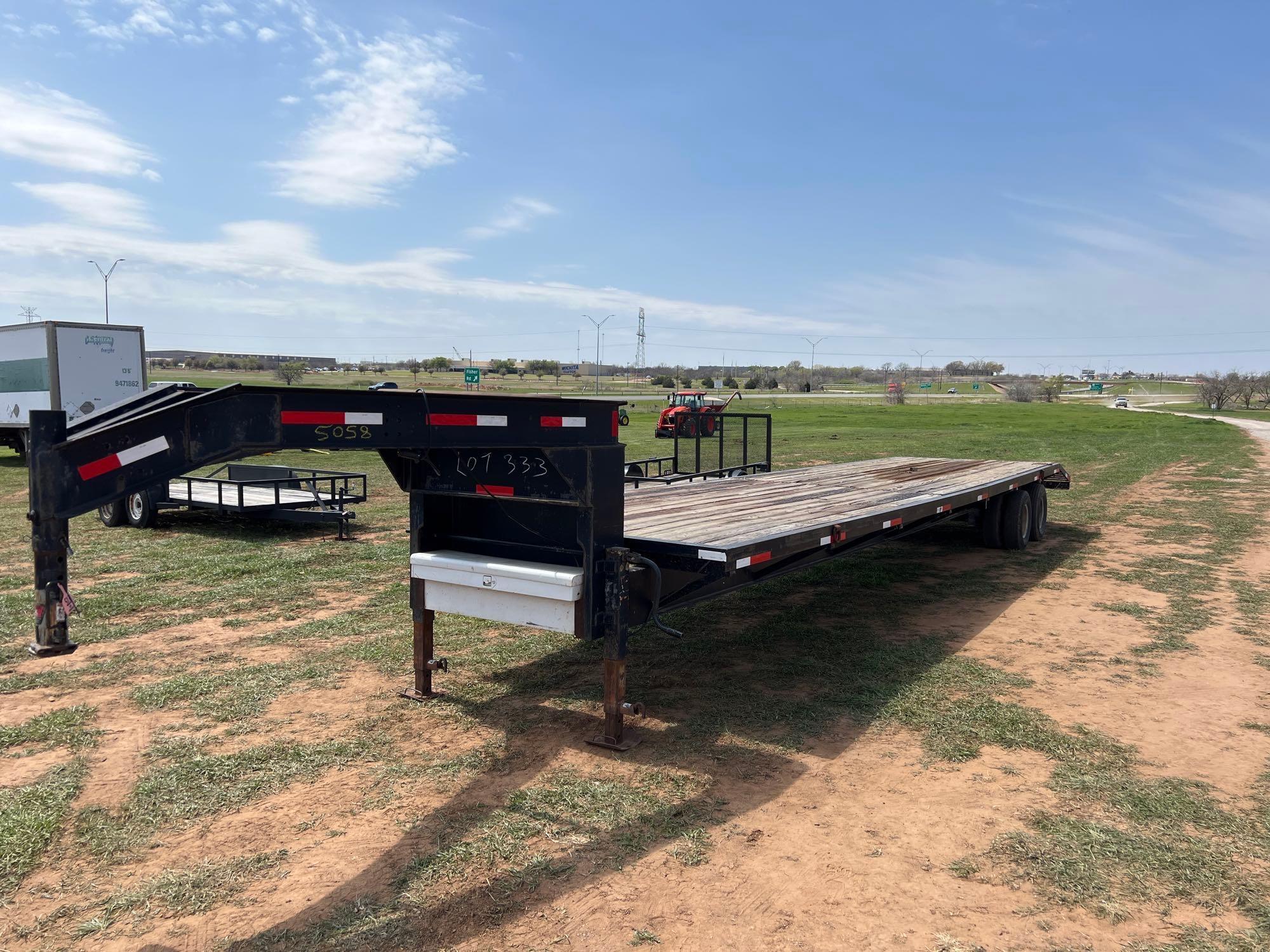 35' + 5' 2005 ELITE FLAT BED TRAILER... TANDEM DUAL 2 12 K AXLE 4 NEW TIRES ON BACK AXLE GOOD FLOOR