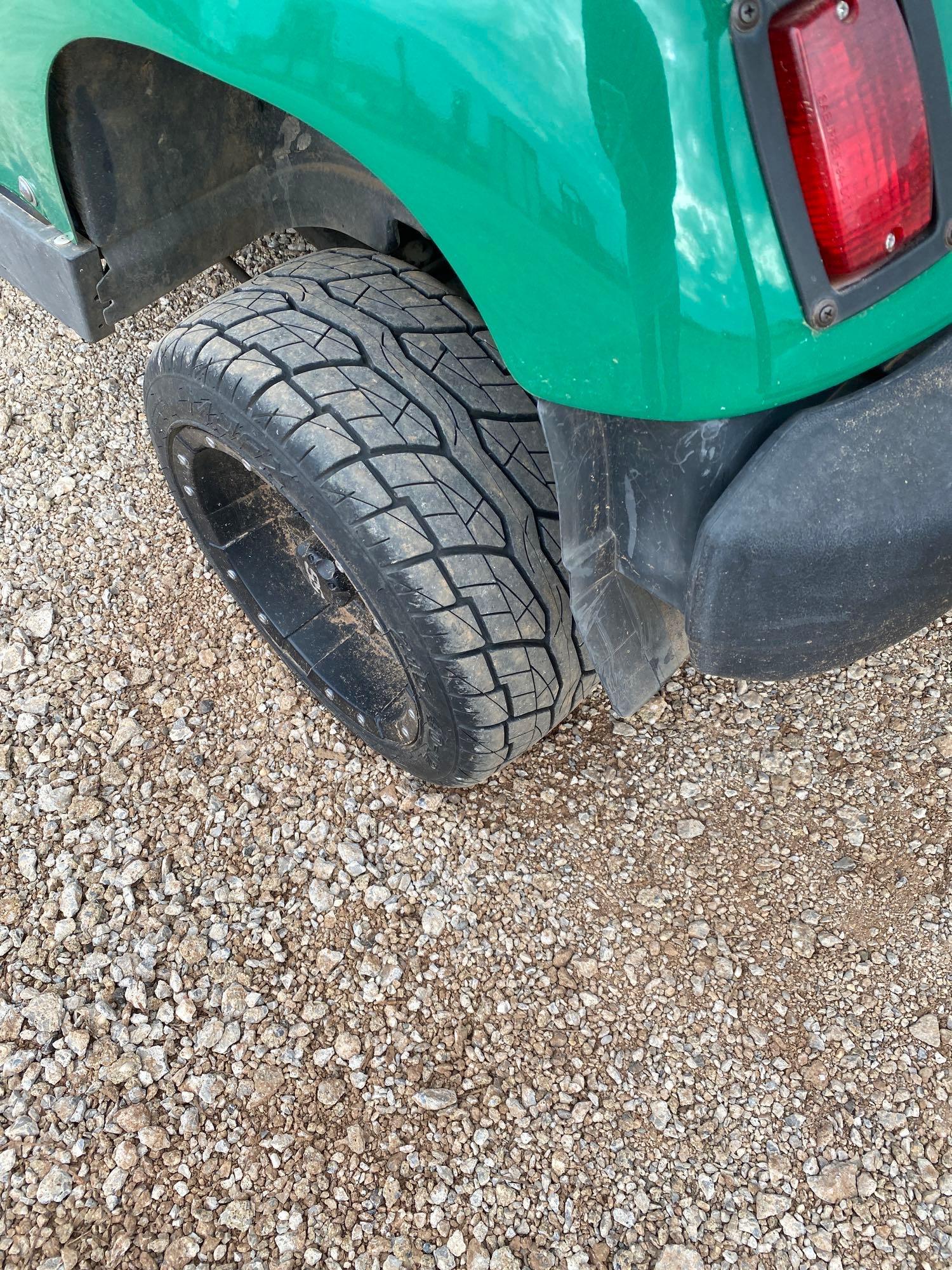 YAMAHA 2002 GOLF CART NEW TIRES, BENCH IN REAR FOLDS INTO A SEAT ELEC/OVER GAS POWERED ???????SELLS