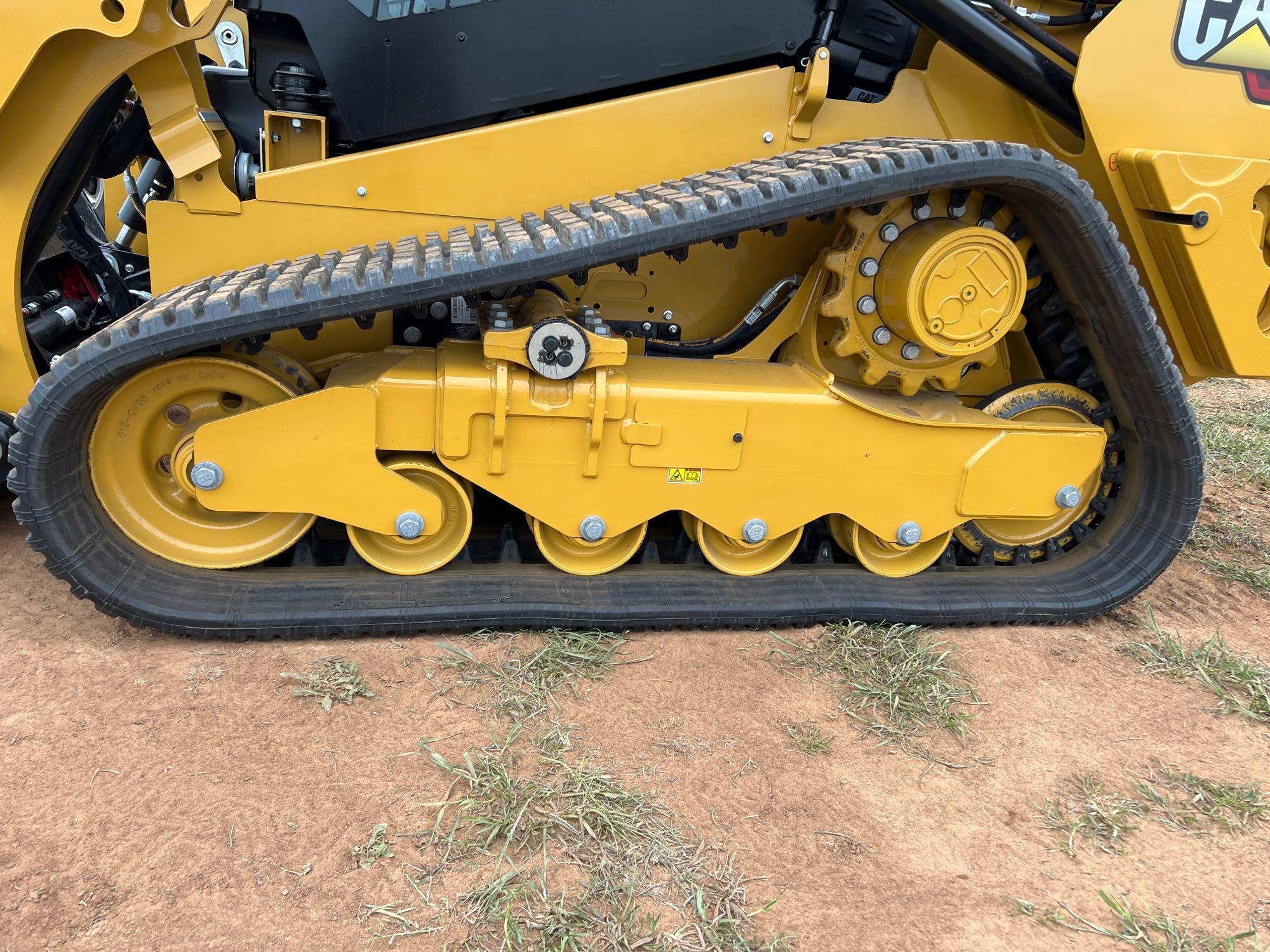 LIKE NEW 2022 CAT 259D3 RUBBER TRACKED SKID STEER POWERED BY CAT C3.3B DIT EPA TIER 4F DIESEL