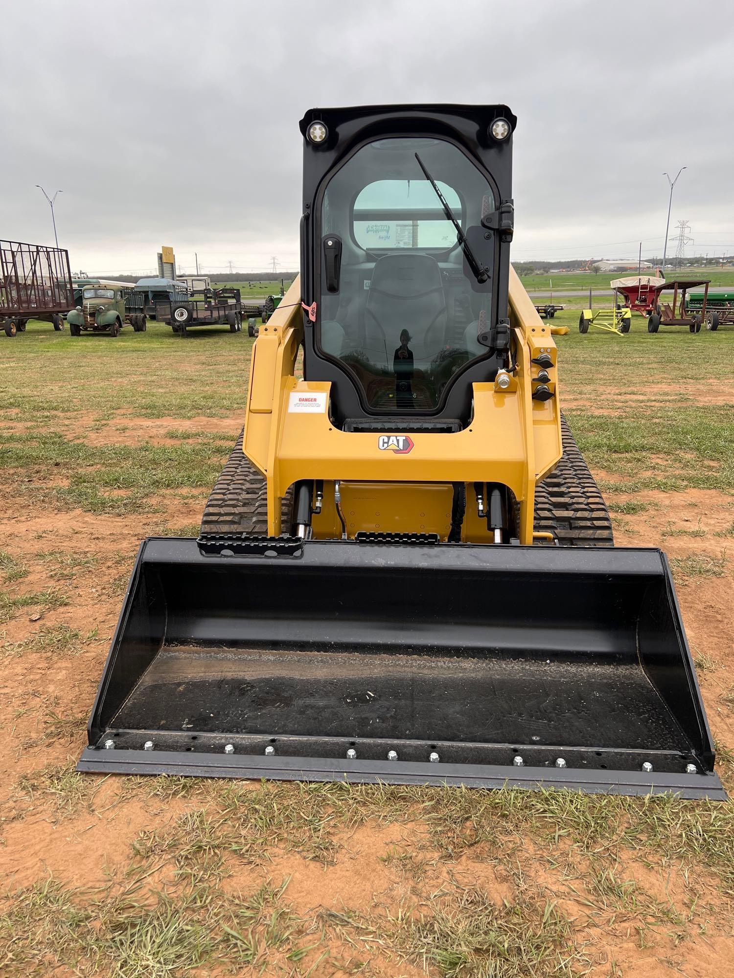 LIKE NEW 2022 CAT 259D3 RUBBER TRACKED SKID STEER POWERED BY CAT C3.3B DIT EPA TIER 4F DIESEL