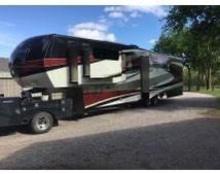 2014 REDWOOD 5TH WHEEL model 38Gk. SELLS WITH TITLE 41 1/2 foot with 2 super slides and 2 bedroom