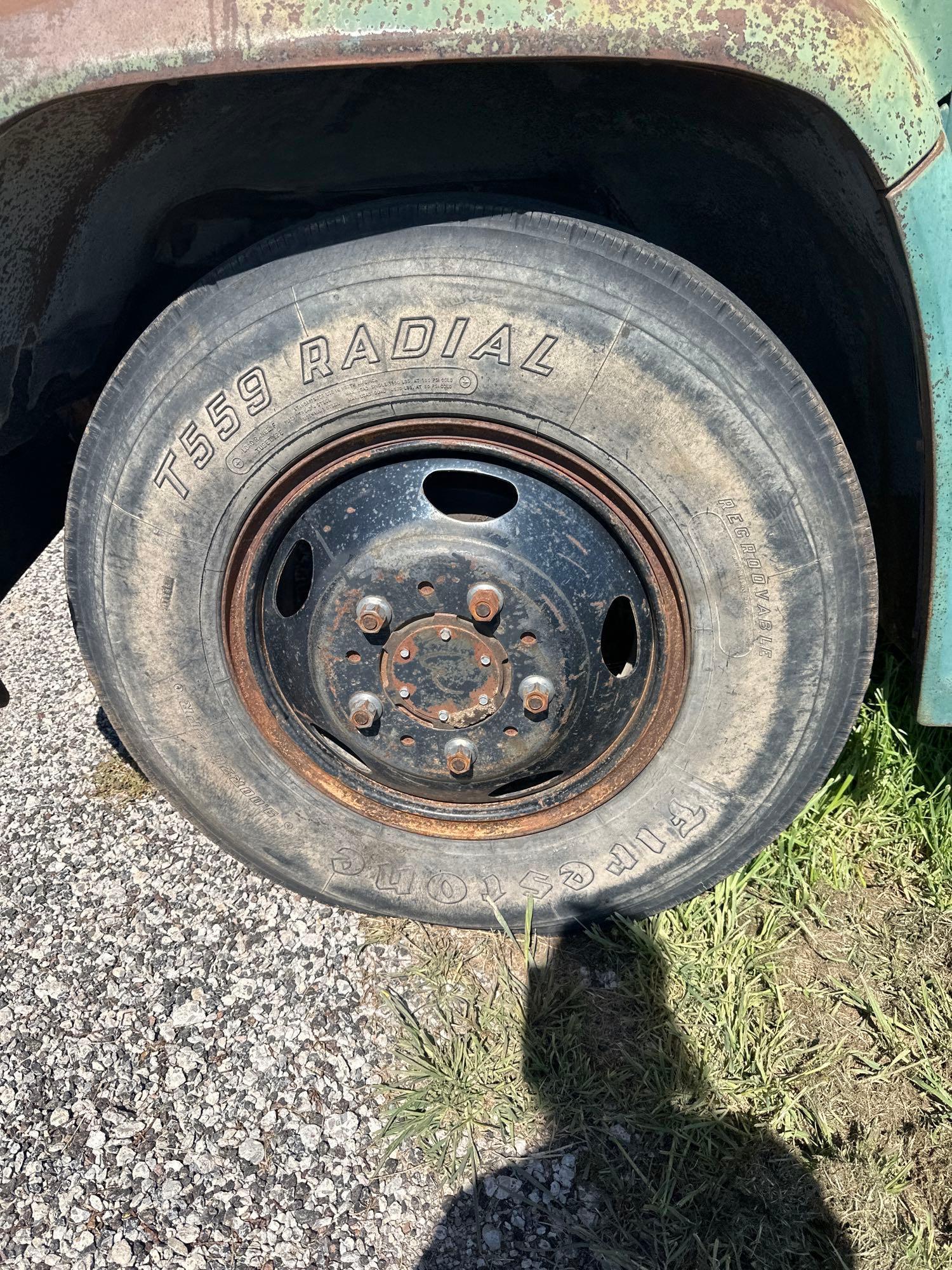 1974 CHEVY GRAIN TRUCK