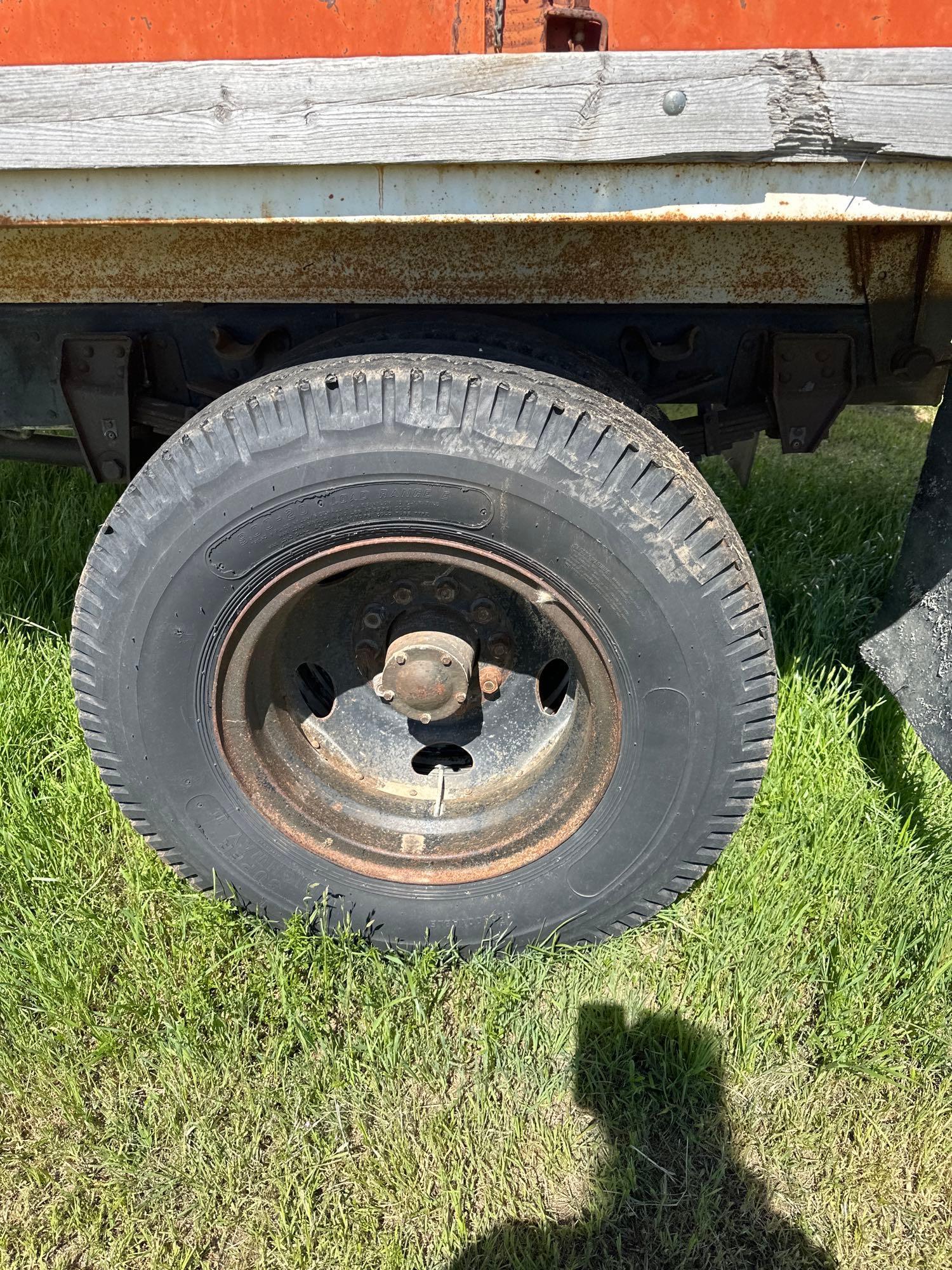 1974 CHEVY GRAIN TRUCK