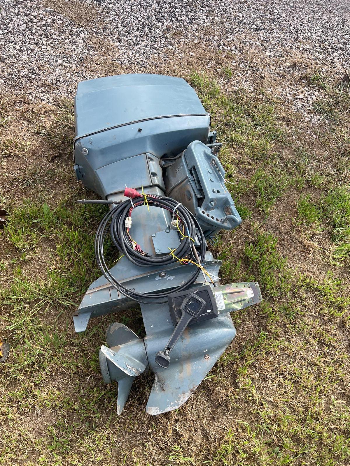 3 CYL. OUTBOARD MOTOR WITH CONTROLS