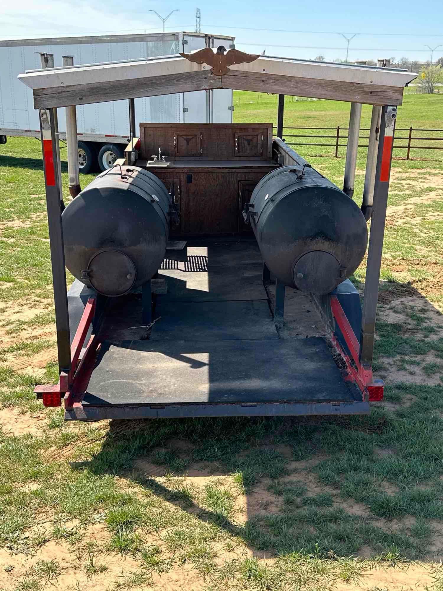 20 FT GOOSENECK TRAILER WITH SMOKERS