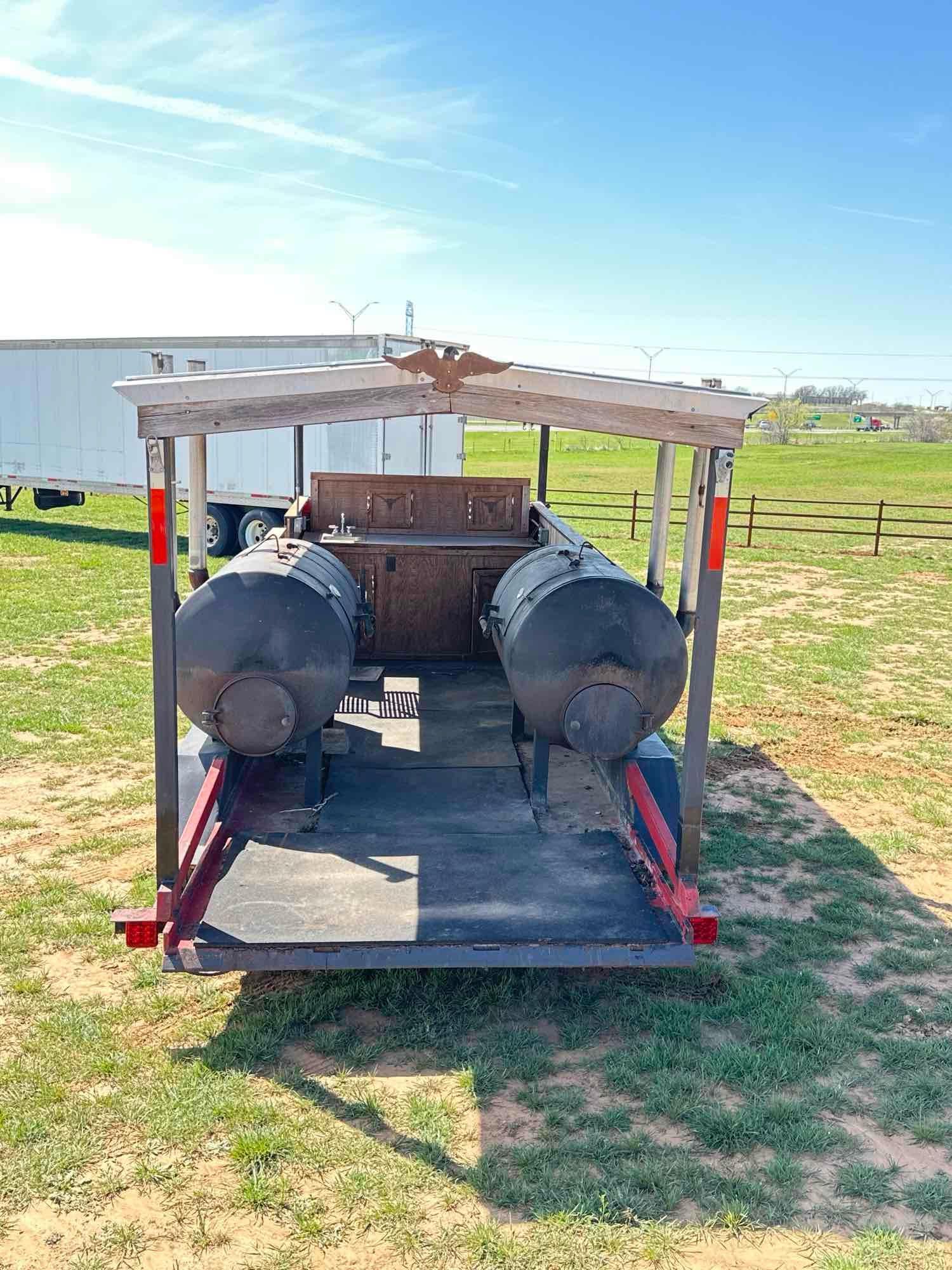 20 FT GOOSENECK TRAILER WITH SMOKERS