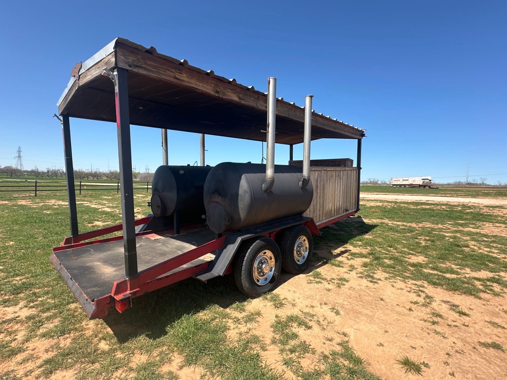 20 FT GOOSENECK TRAILER WITH SMOKERS