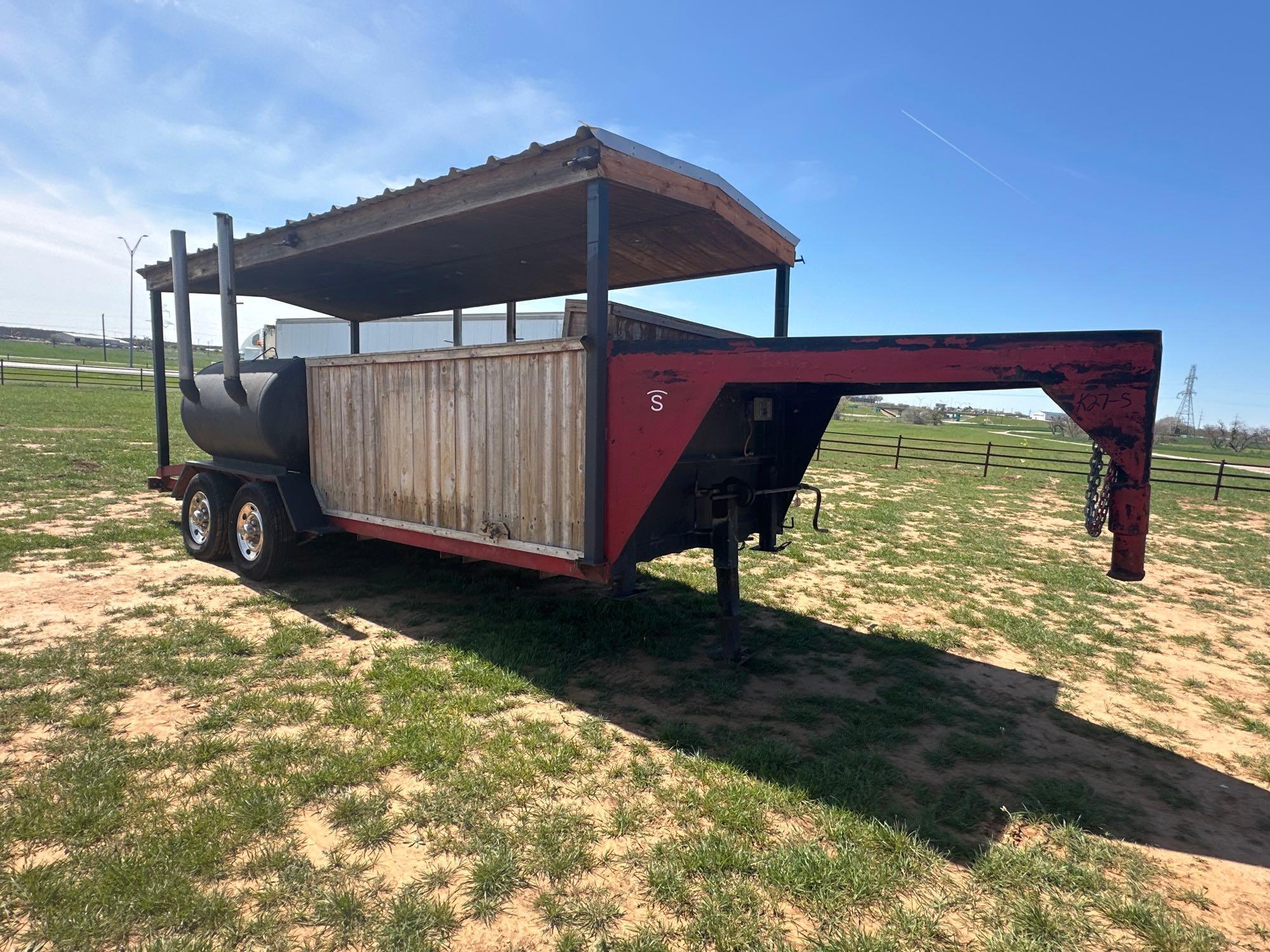 20 FT GOOSENECK TRAILER WITH SMOKERS