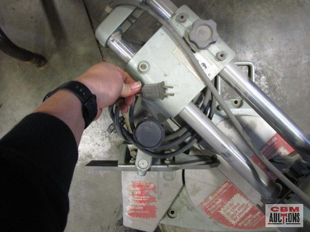 8-1/2" Hitachi C8FB2 sliding compound miter saw works