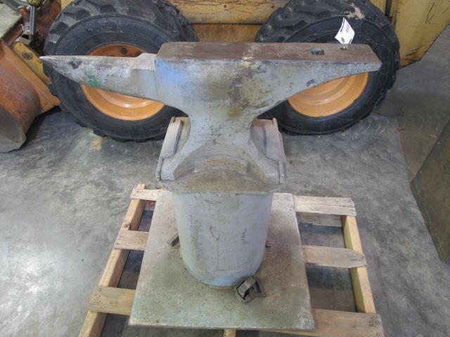 400 lb. anvil on heavy duty metal stand, 31" from end to tip of horn, 12" horn