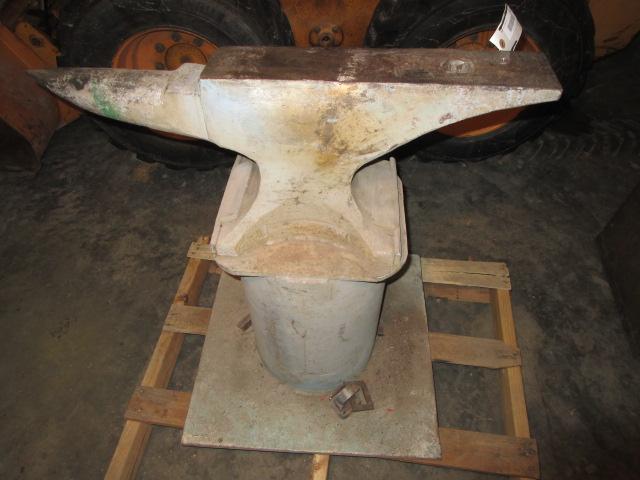 400 lb. anvil on heavy duty metal stand, 31" from end to tip of horn, 12" horn