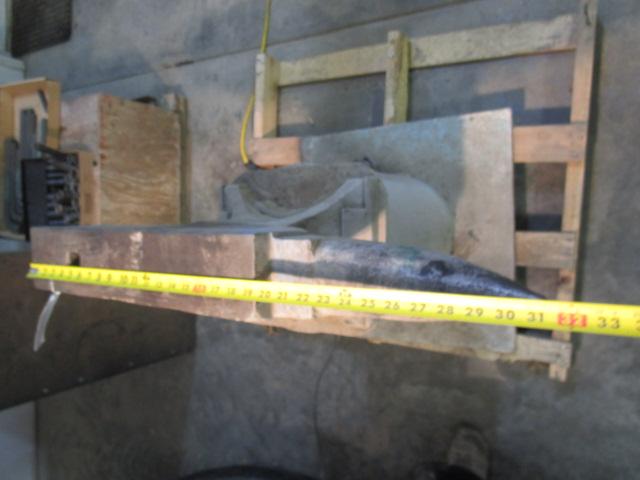 400 lb. anvil on heavy duty metal stand, 31" from end to tip of horn, 12" horn