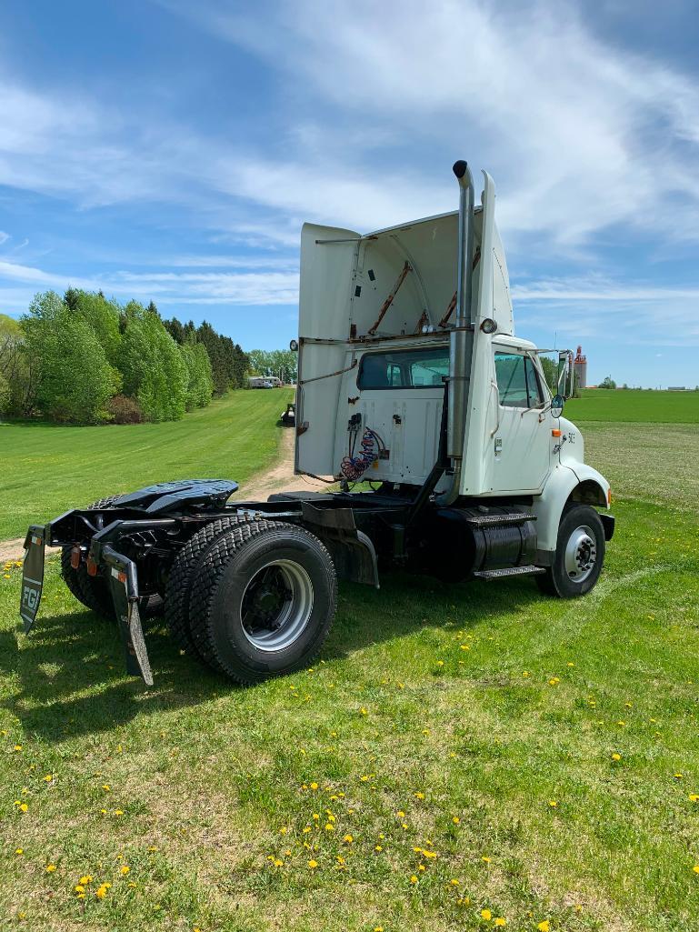 2000 International 8100 S/A Truck Tractor