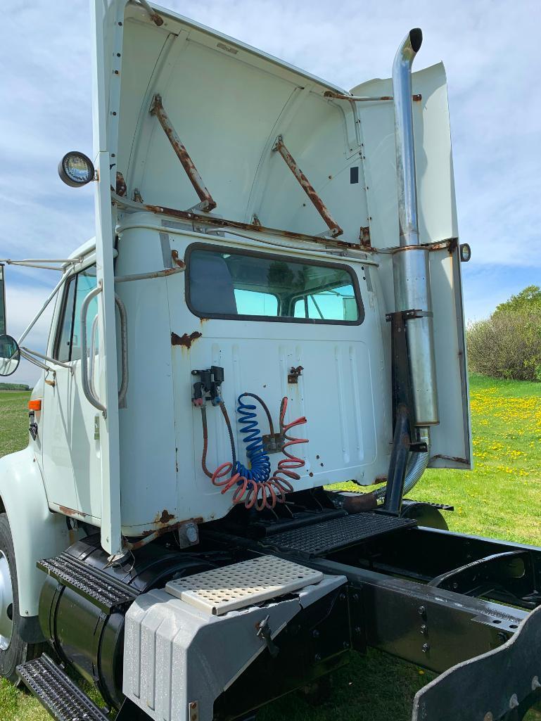 2000 International 8100 S/A Truck Tractor