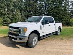 2017 Ford F-350 XLT Crew 4x4 Pick-up Truck