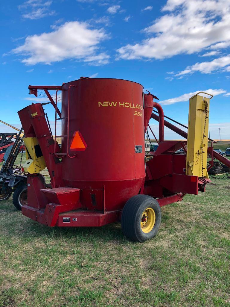 New Holland 358 Grinder-Mixer Mill