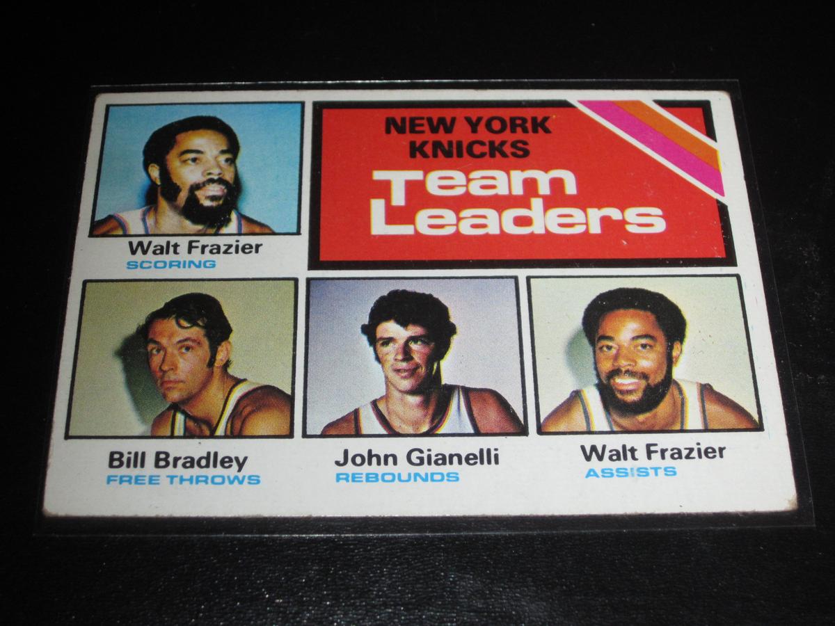 NEW YORK KNICKS TEAM LEADERS 1975-76 Topps Basketball #128 Frazier & Bradley