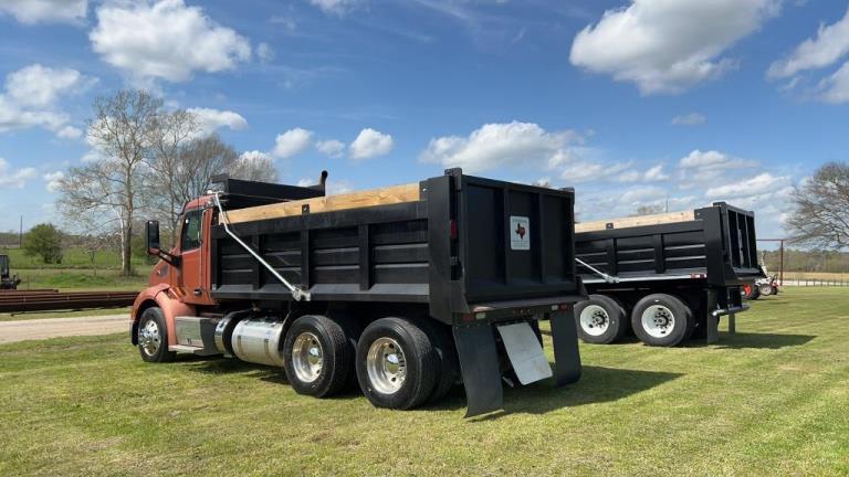 Peterbilt 15yd Dump Truck 2017