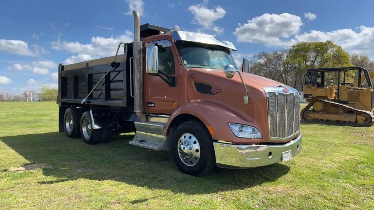 Peterbilt 15yd Dump Truck 2017