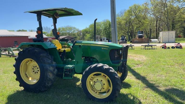 John Deere 5045E