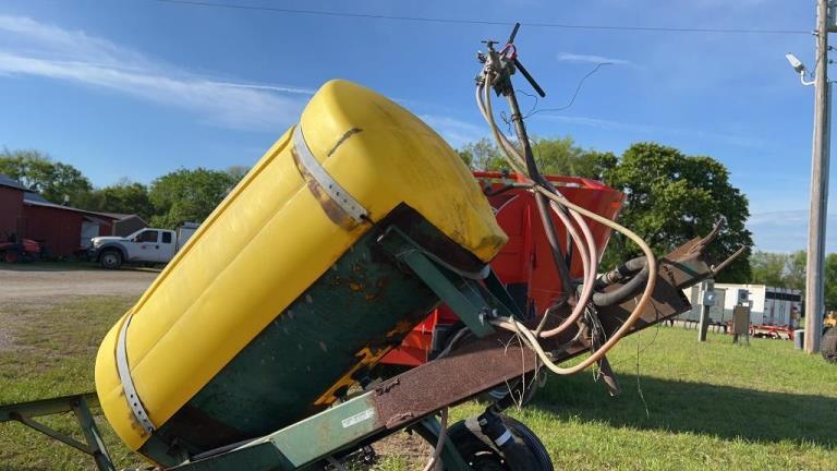 Deutz Allis 300 Gal Spray Rig